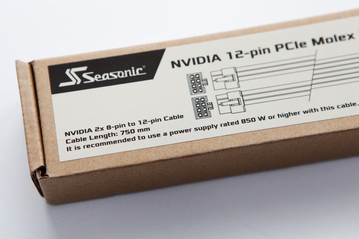 GeForce RTX 30 series sẽ dùng đầu cắm 12-pin mới, đây là cáp chuyển
