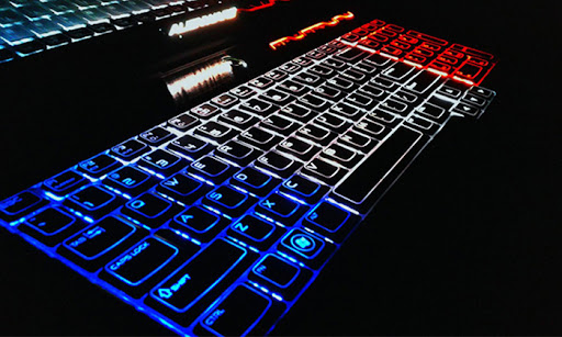 Cách bật đèn bàn phím laptop bằng tổ hợp phím tắt