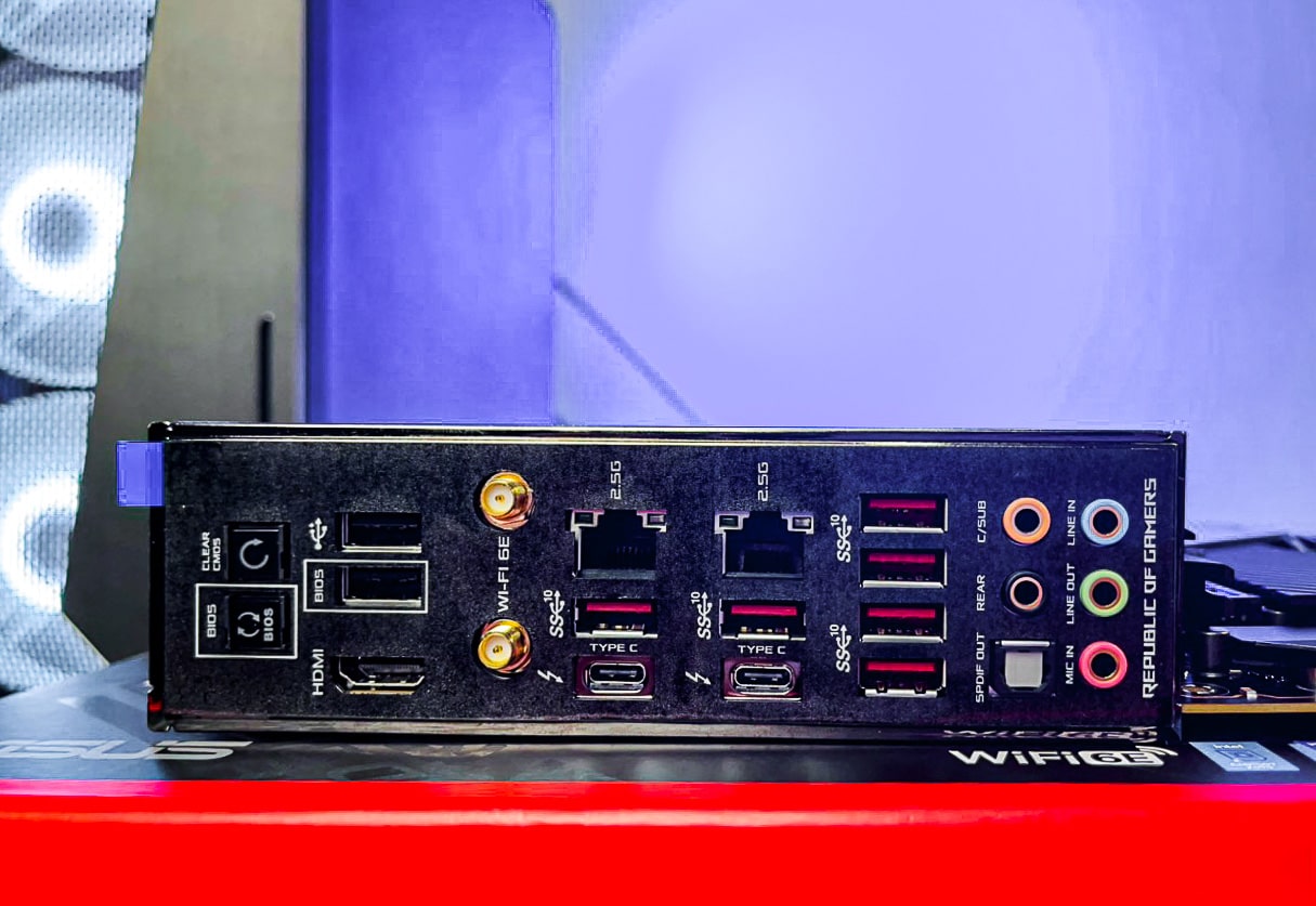 Mainboard Asus ROG Z590 Maximus XIII Hero được trang bị đủ các loại cổng kết nối
