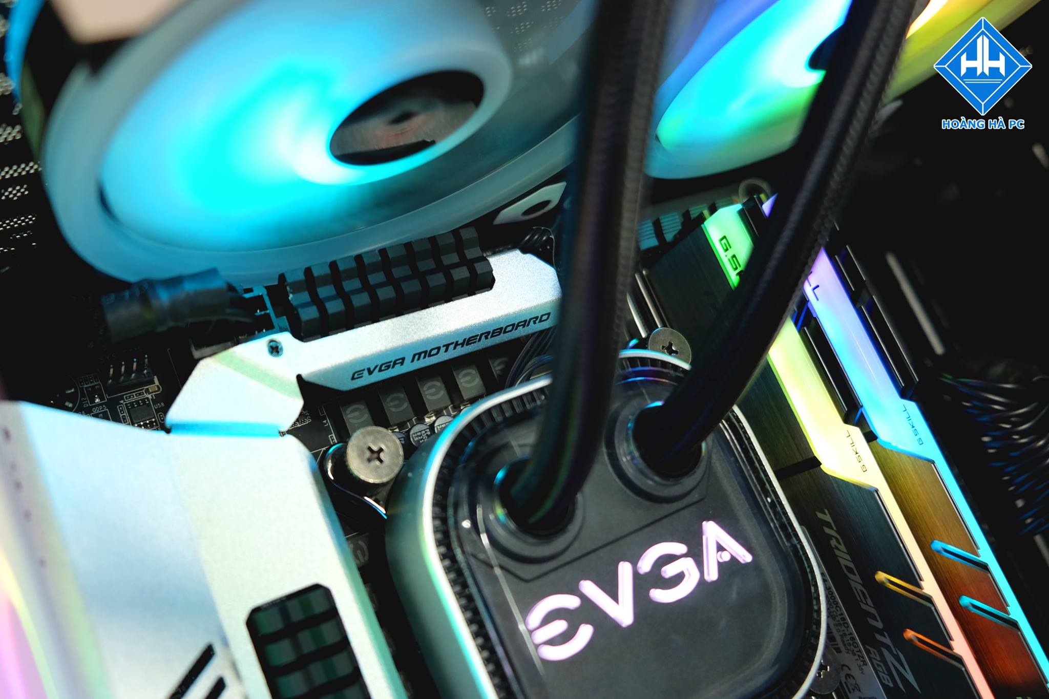 Siêu phẩm RGB tuyệt đẹp với hầu hết các linh kiện từ hãng EVGA danh tiếng