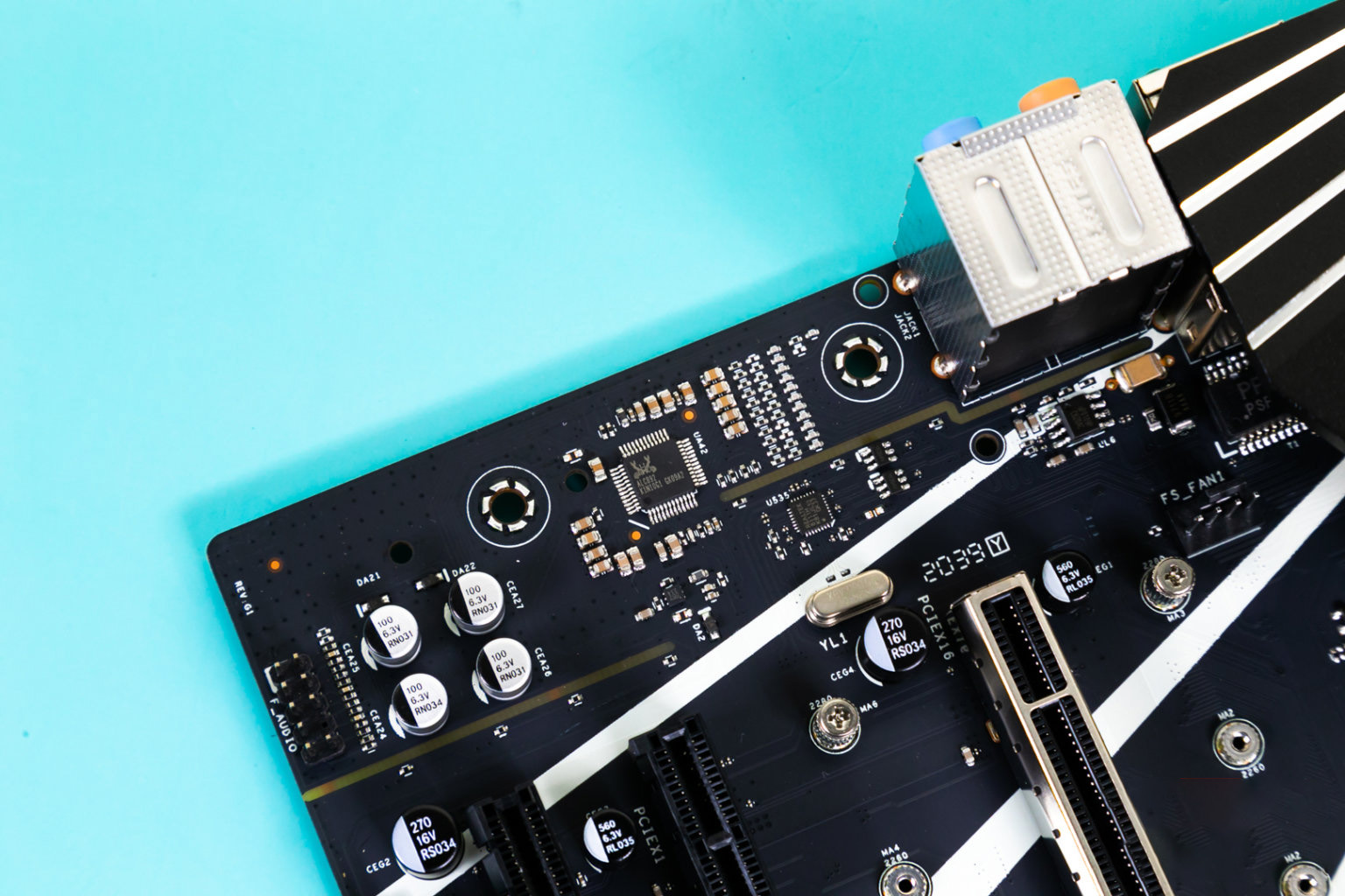 Galax lựa chọn bộ giải mã âm thanh Realtek® ALC 892 Codec