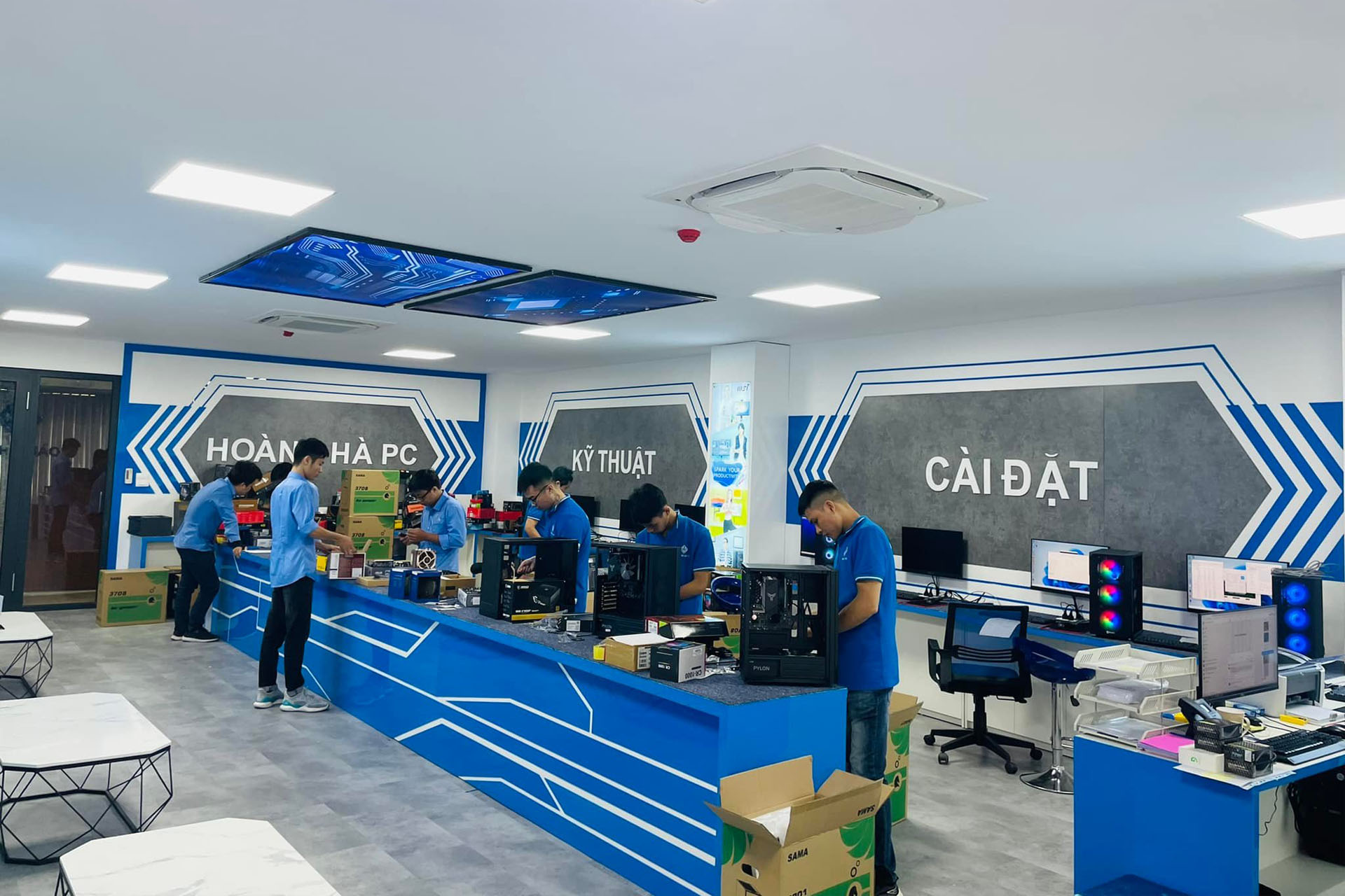 Showroom Hoàng Hà PC cầu giấy