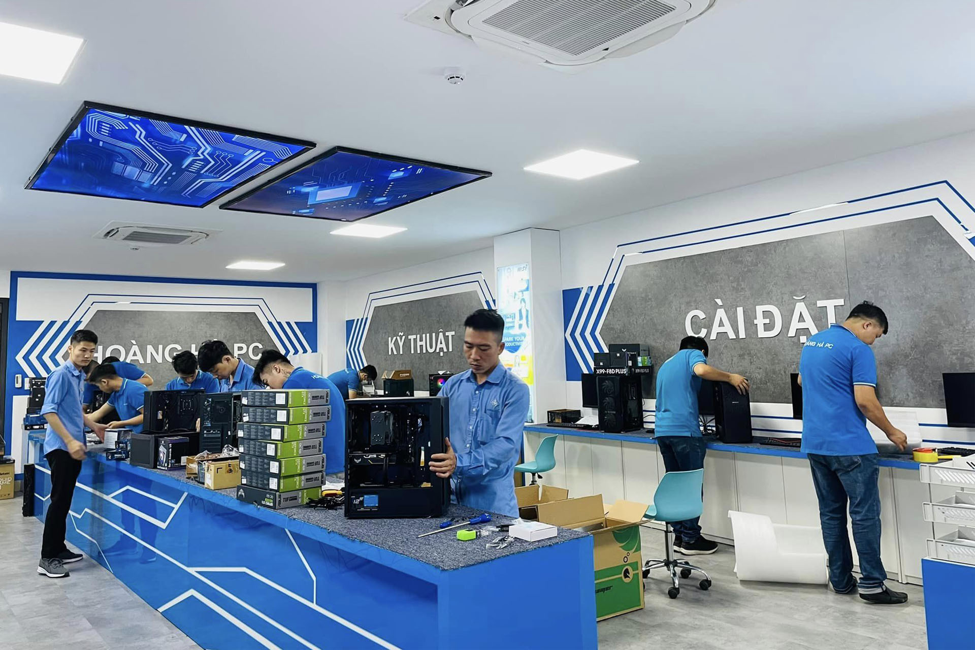 Showroom Hoàng Hà PC cầu giấy