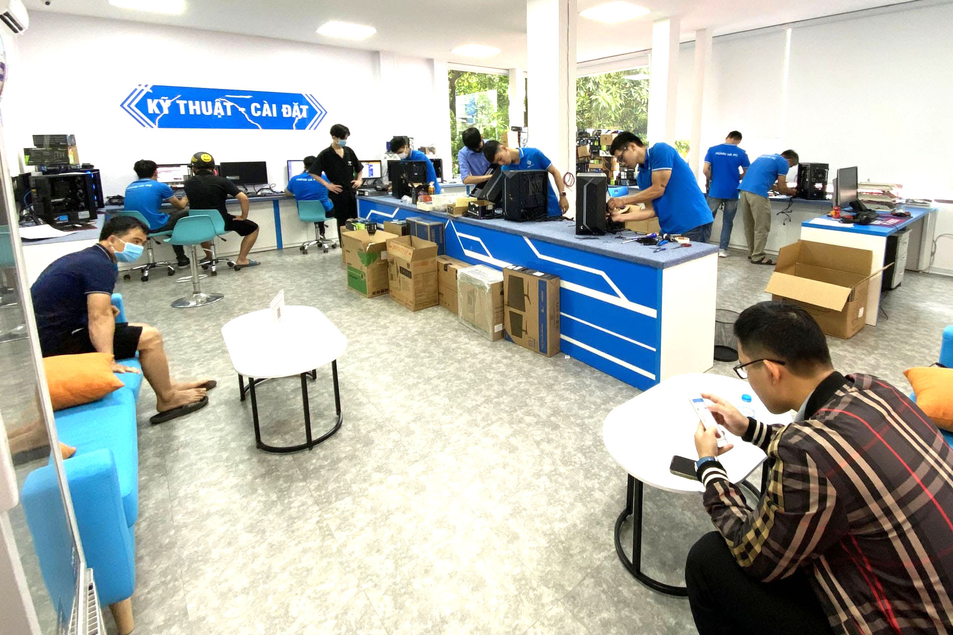 Showroom Hoàng Hà PC Đống Đa
